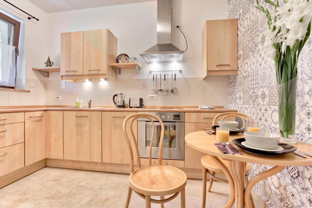 Tyzenhauz Apartments Lobzowska Street Kraków Eksteriør billede